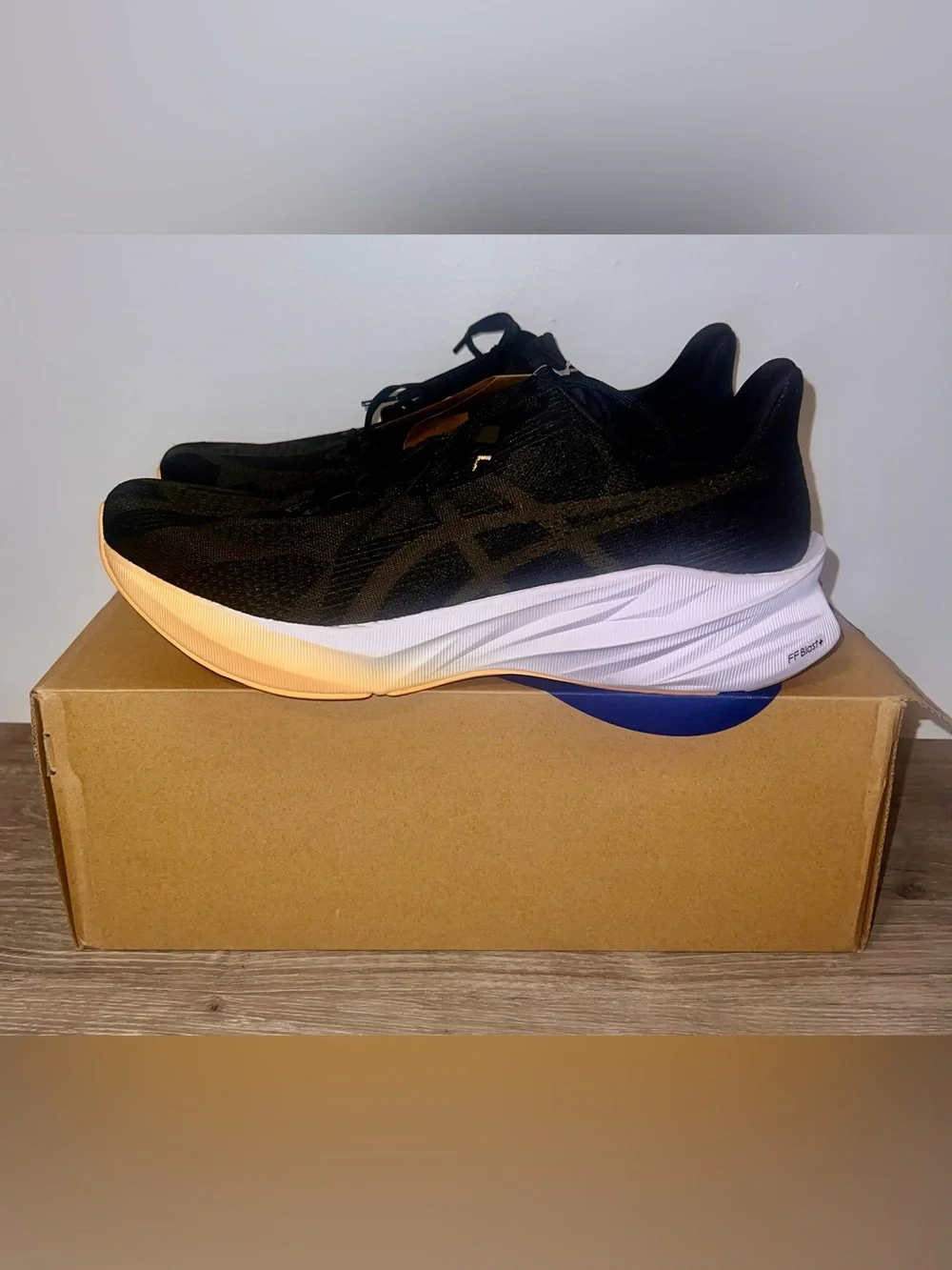 NWT ASICS Men’s 13 Dynablast 5